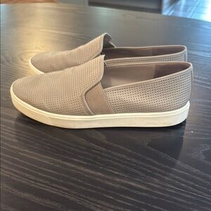 Vince Gray Sneakers with Textured Upper and Elastic Inserts